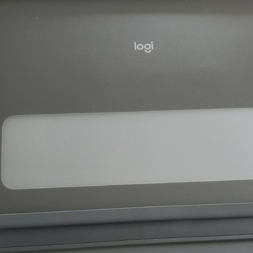 Logitech Rugged Folio Keyboard Case for iPad - Gray